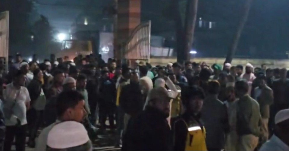 Jamaat candidate lays siege to police station in Feni-3, alleges bias by OC