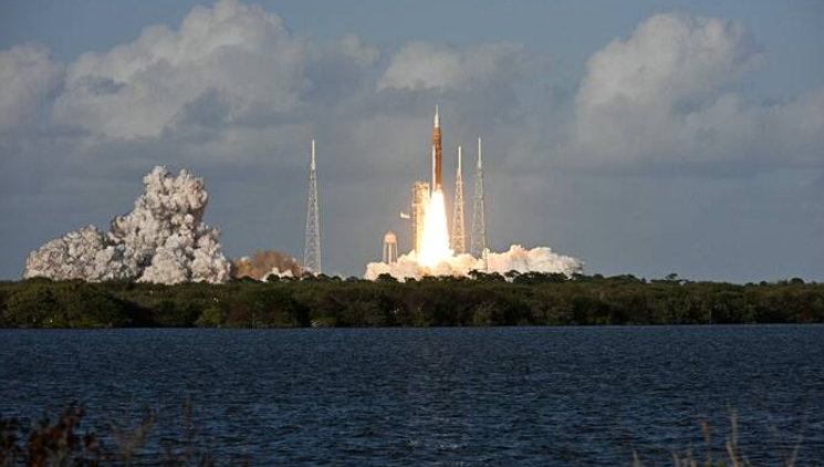 The emerging global space race and the strategic opportunities for the Middle East