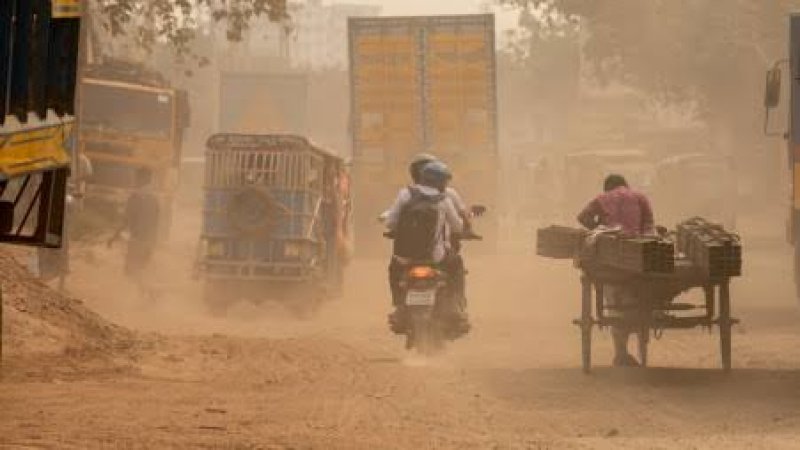 Dhaka's air quality turns unhealthy on Monday