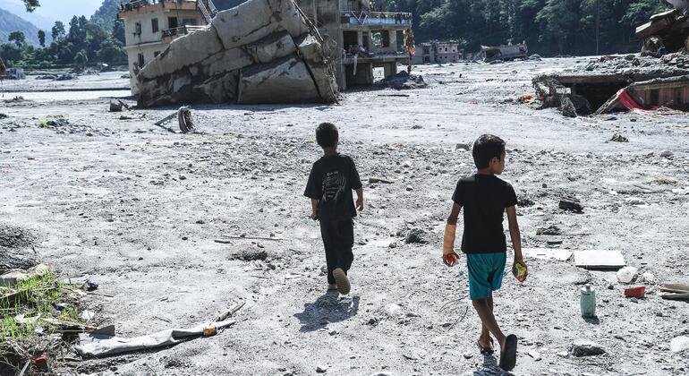 Nepal floods leave 17,000 children needing mental health aid