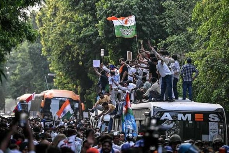 India deploys thousands of police ahead of election protest