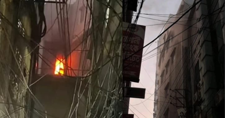 Fire breaks out at shopping mall in Old Dhaka