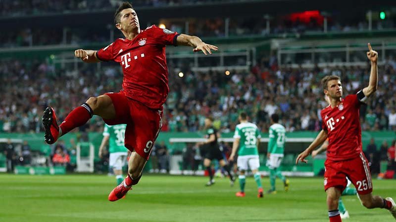 Lewandowski brace secures German Cup semi for Bayern