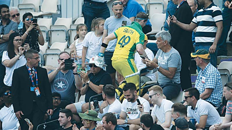Smith ignores distractions ahead of World Cup defence