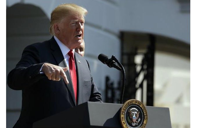 Trump urges Britain to go for no-deal Brexit