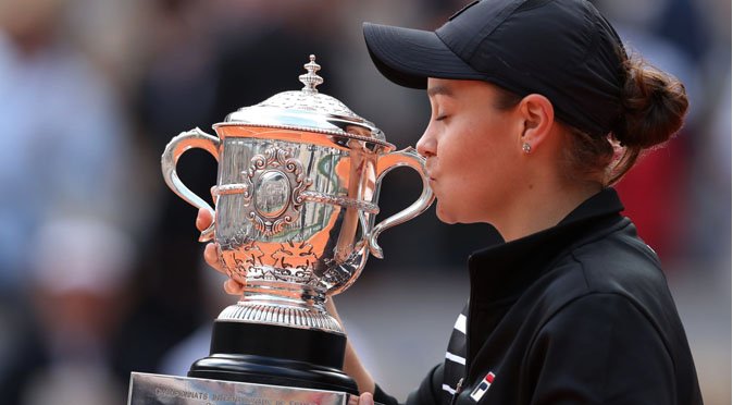 Ashleigh Barty beats Marketa Vondrousova to win French Open