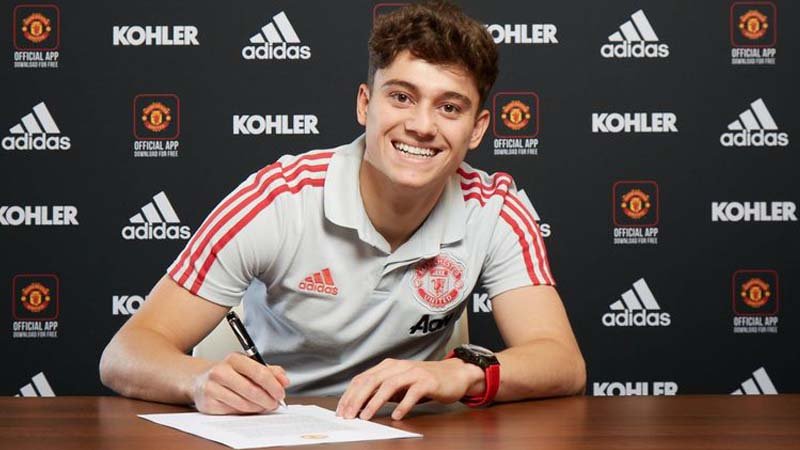 United complete Welsh winger James signing