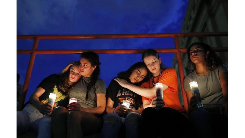 29killed in US  mass shootings