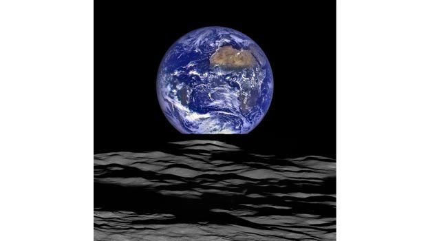 US satellite photographs earth