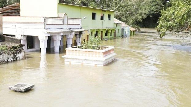 Fresh flood alert in southern India as monsoon death toll hits 244