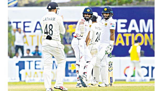 Karunaratne, Thirimanne swing momentum towards Sri Lanka
