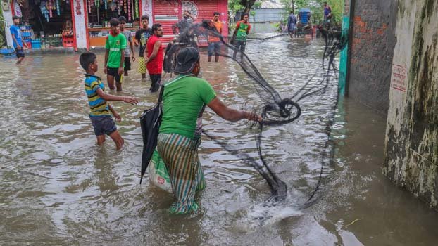 Khulna city paralysed by heavy rain