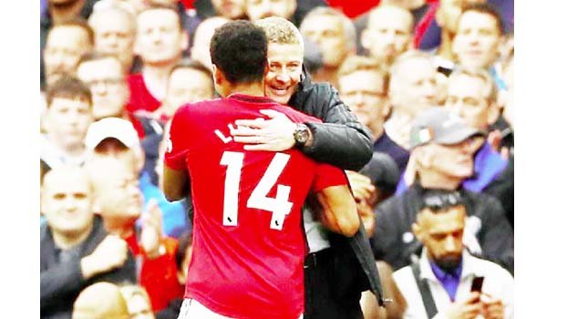 Martial starts to evolve but United lack creative touch