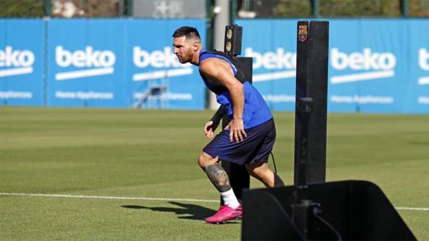 Messi back in Barca training