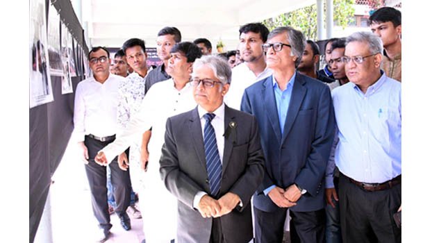 DUJA holds Bangabandhu photo exhibition 