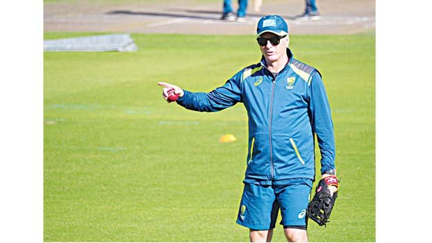 Waugh returns as Aussies eye Ashes comeback