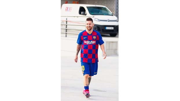 Messi-less Barcelona meet Celades-led Valencia 