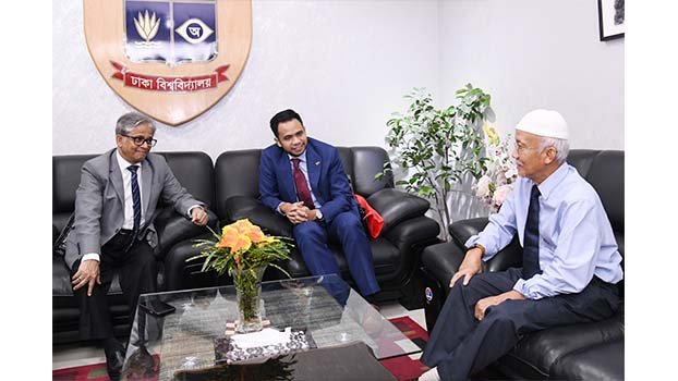 Malaysian envoy meets DU VC