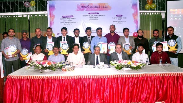 11 DU students gets provost award