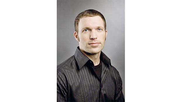 Travis Knight in talks to direct Uncharted