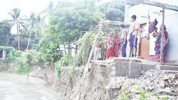 Many Nawabganj families fear severe erosion by Padma