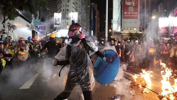 Hong Kong protest march descends into violence