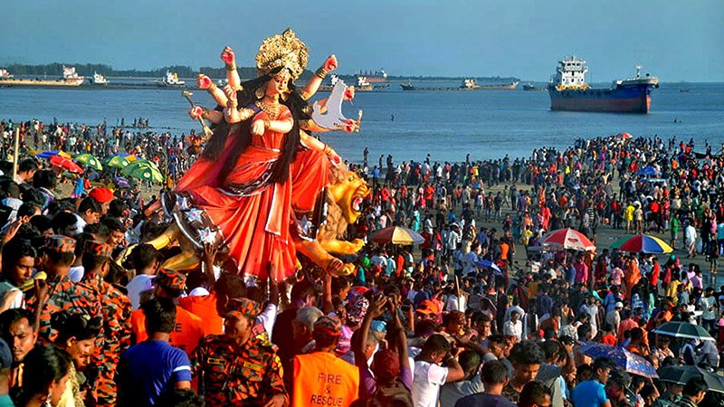 Tearful adieu to Durga