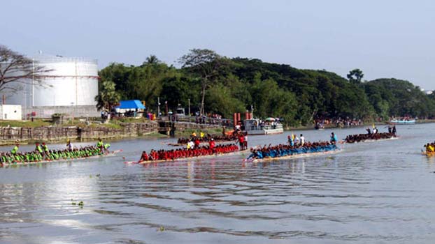 Hundreds of people enjoy boat race on Bhairab river - Bangladesh Post