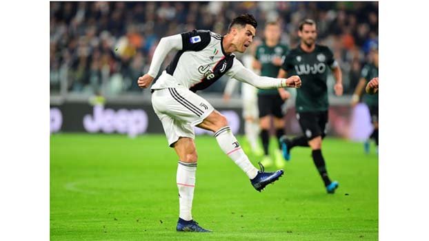 Ronaldo strikes for Juventus to extend lead