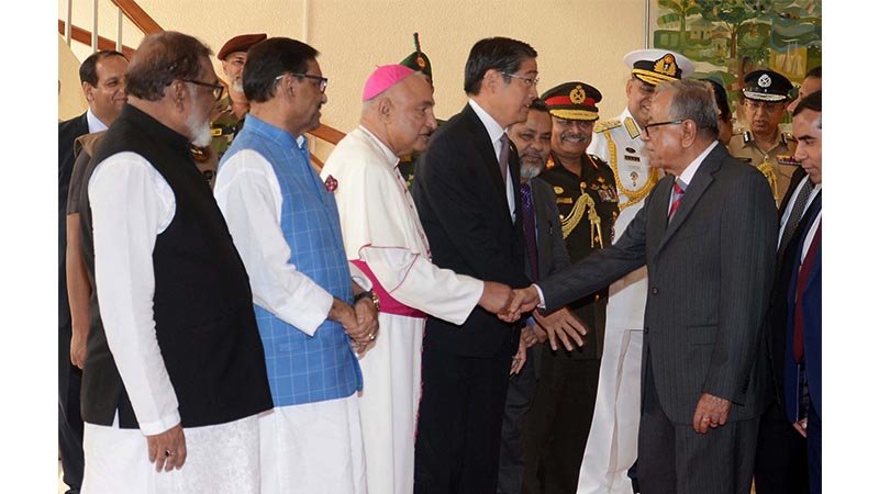 President reaches S’pore en route to Japan