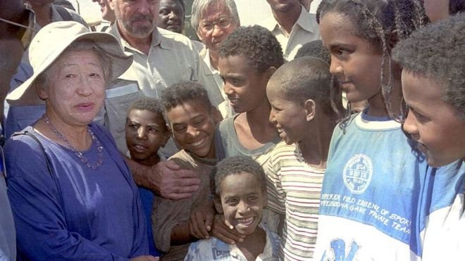 Sadako Ogata: First female UN refugee chief dies at 92
