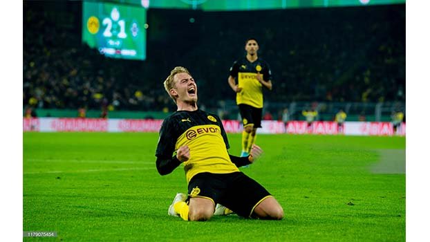 Brandt brace helps Dortmund beat Gladbach