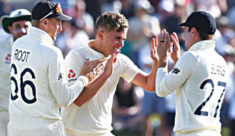 Curran attacks New Zealand after England’s 353