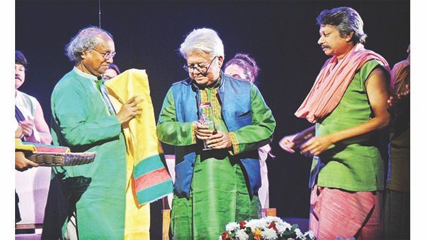 Mamunur Rashid receives lifetime honour