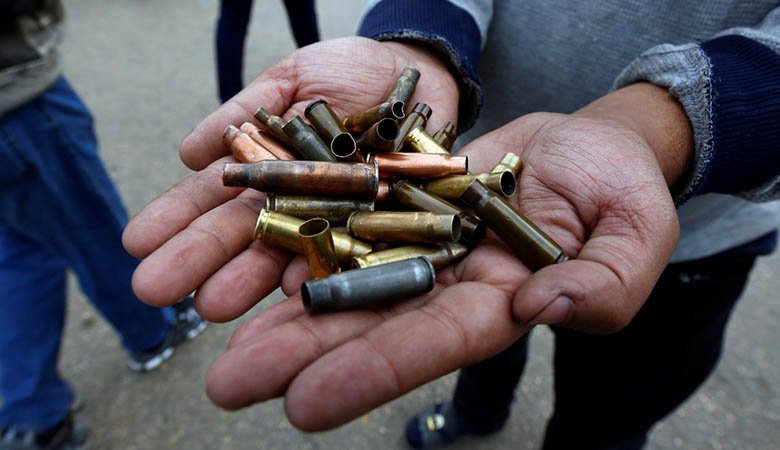 Top Iraq cleric urges lawmakers to reassess government after 400 killed