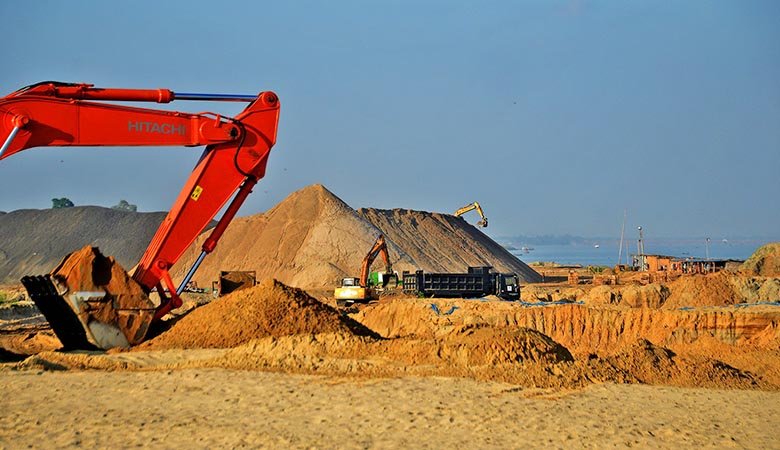 Karnaphuli Marine Drive  construction gets momentum 