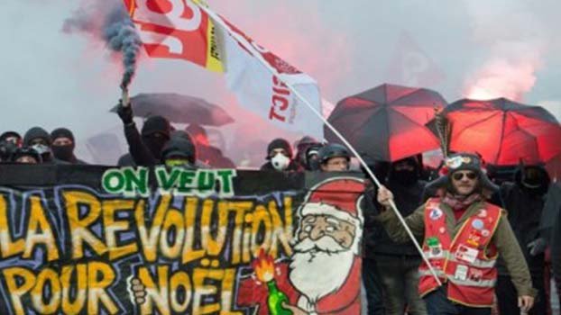 French strike chaos deepens in crucial week for Macron