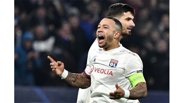 Lyon players, fans clash after Depay secures last 16 spot