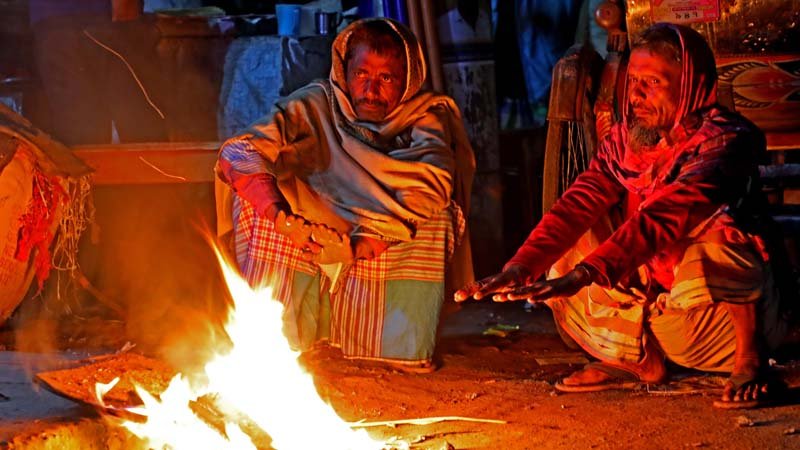 Cold wave paralyses normal life