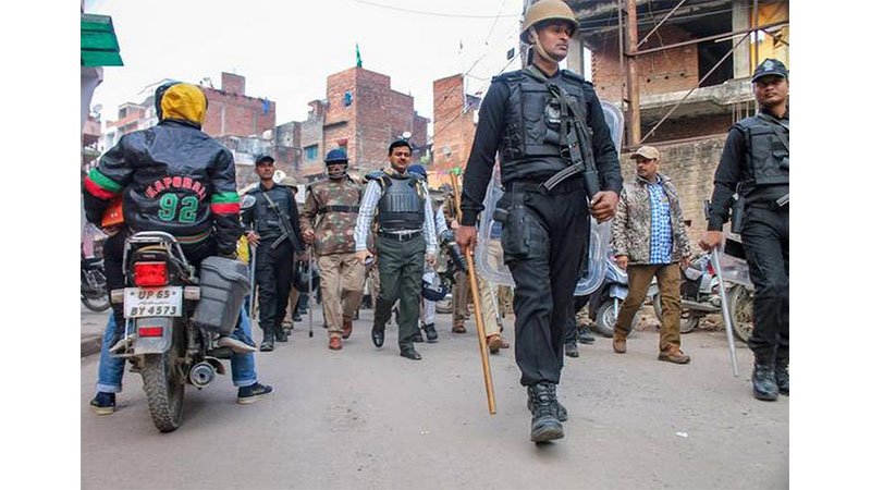 Delhi turns violent, 6 killed in UP