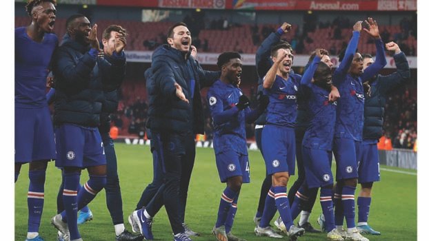 Chelsea earn late comeback win over Arsenal