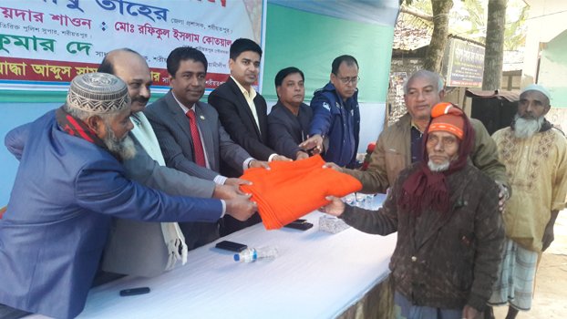 FF Abdus Samad takes rare  initiative for cold-hit people