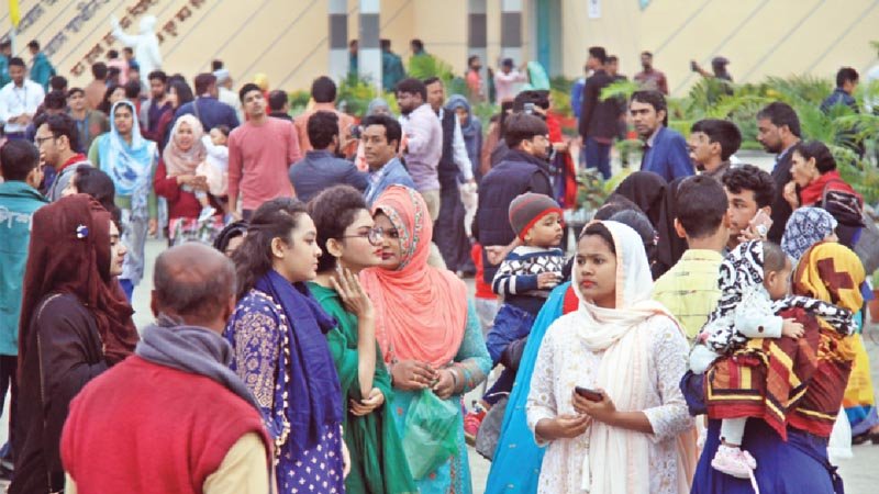 Visitors throng DITF on holiday evening