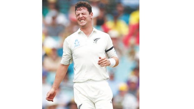 Henry broke his thumb, continue to bowl