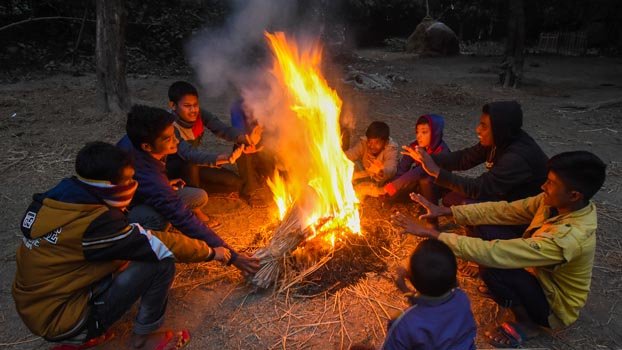 Cold wave grips northern districts