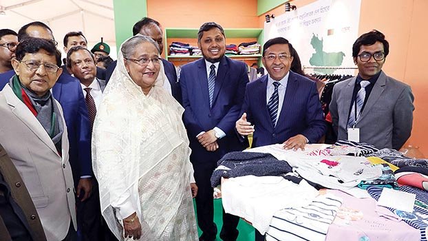 PM urges textile sector to diversify products