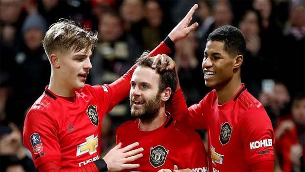 Rashford injury overshadows Man Utd win over Wolves