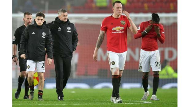 ‘Embarrassing’ Man Utd suffer fresh woe, Spurs boost top four bid