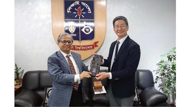 Taiwan professor meets DU VC