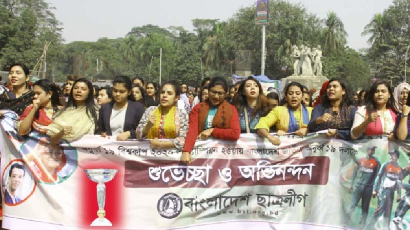 DU students bring out victory rally
